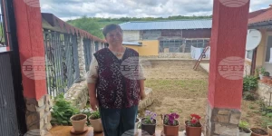 Krivitsa ( Topalköy ) köyünden bir koruyucu anne, reşit olduktan sonra da çocuklarına bakmaya devam ediyor.